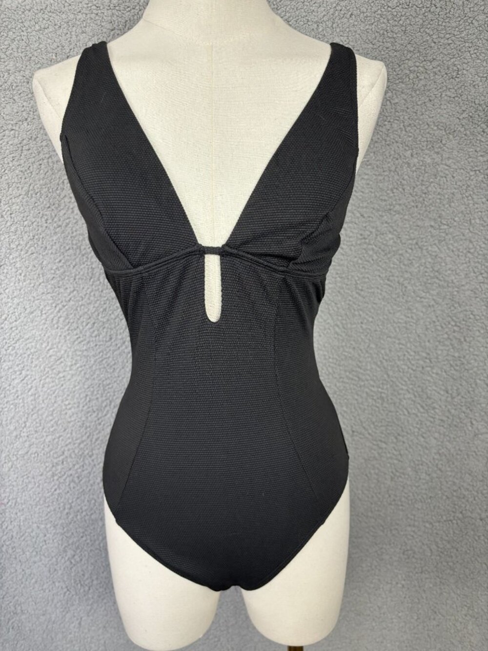Cupshe Women's Black Textured Sexy One-Piece Swimsuit Back Ring Detail Small NWT